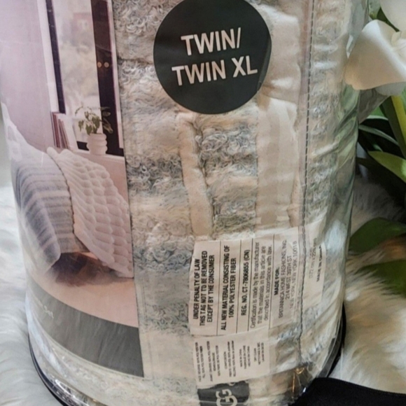 UGG ATLAS Clear Creek Faux Fur Micromink Stripe SOFT Twin or XL Comforter 2p Set - Picture 2 of 7